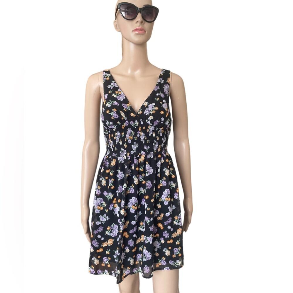 Forever 21 black floral strappy v neck mini dress size small